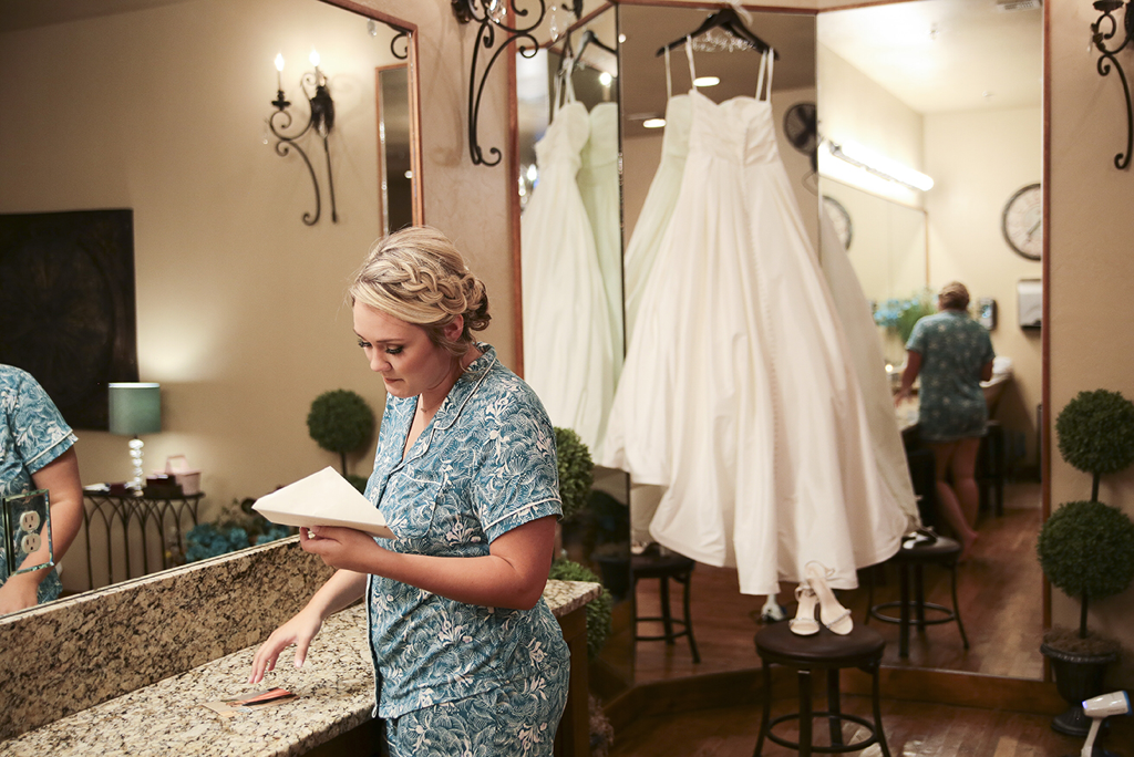 Bride getting ready at the springs in Edmond, Oklahoma 